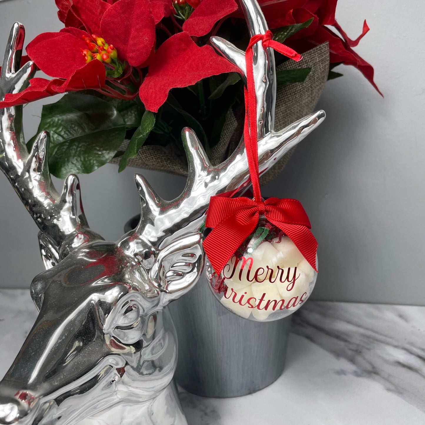 Wax Melt Filled Christmas Bauble – Snowberry & Mistletoe (6cm)